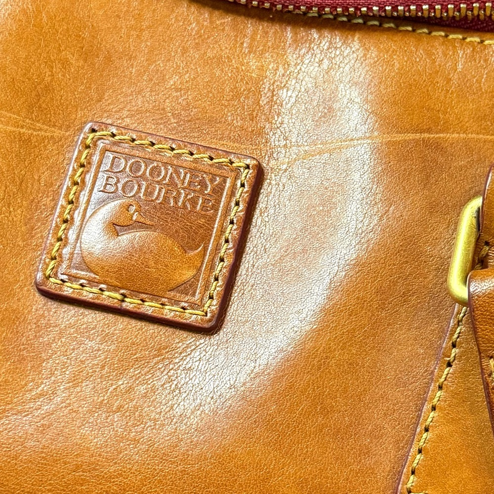 Large Elegant Camel Baseball Leather Dooney & Bourke Tote Bag - Picture 5 of 6